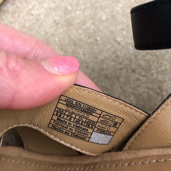 Ugg wedge sandals new!! Never worn - Picture 7 of 9